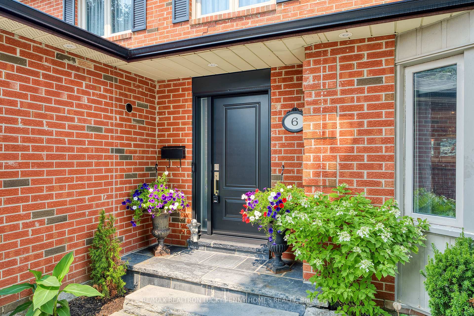 Photo 5 of 6 Larkin Avenue, Markham, Markham Village — HOMEH