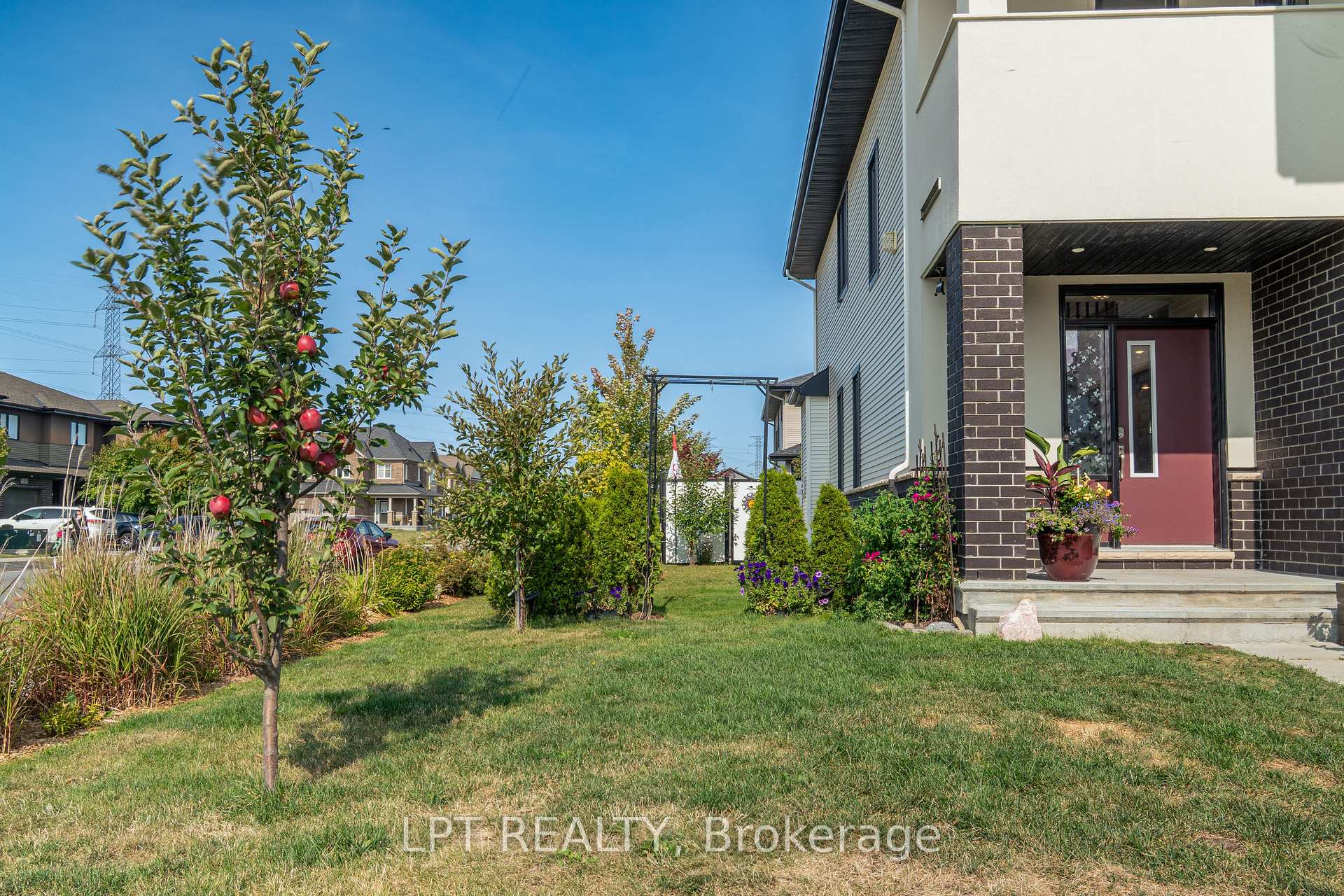 Photo 3 of 410 Andalusian Crescent, Ottawa, Kanata - Emerald Meadows/Trailwest — HOMEH