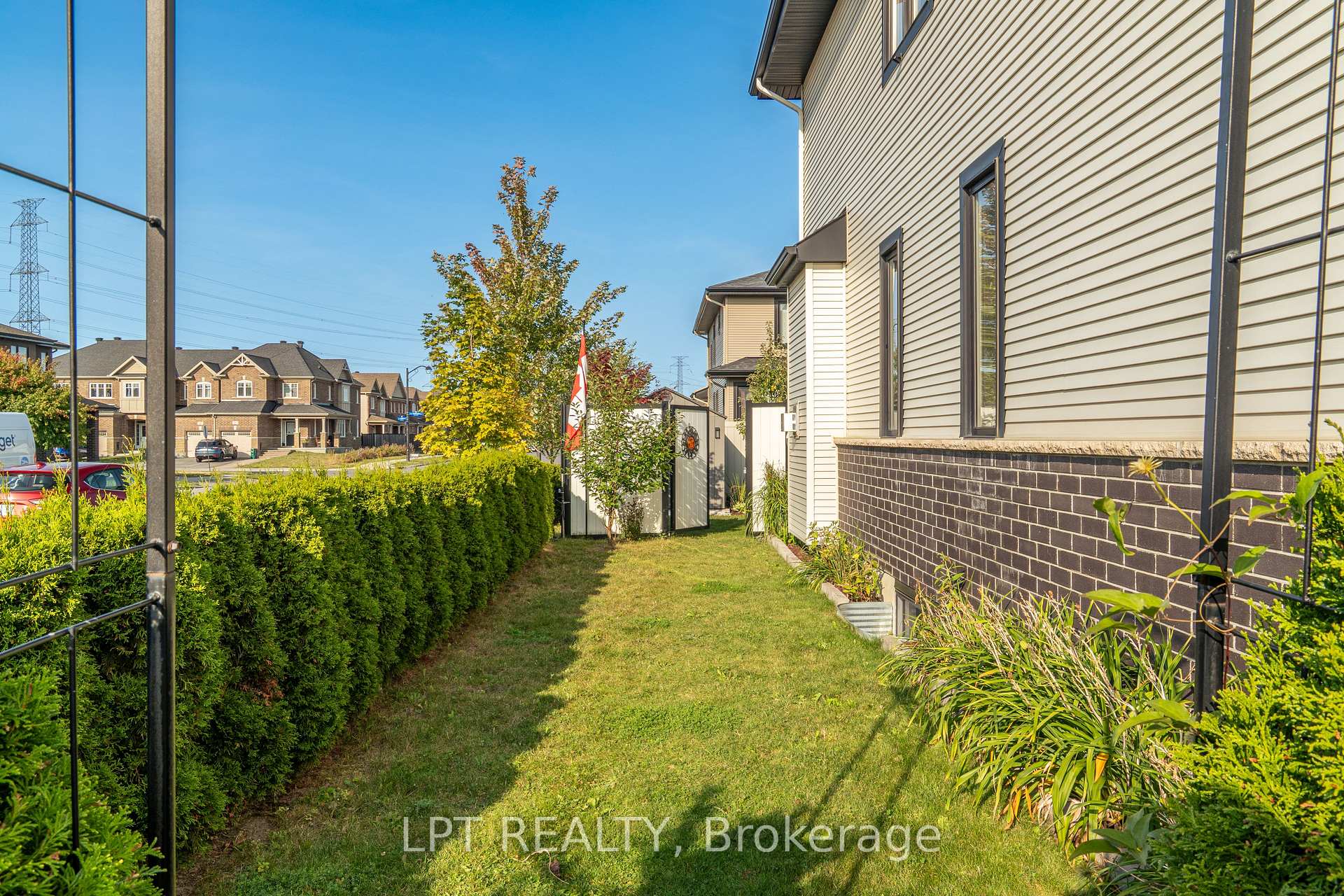 Photo 4 of 410 Andalusian Crescent, Ottawa, Kanata - Emerald Meadows/Trailwest — HOMEH