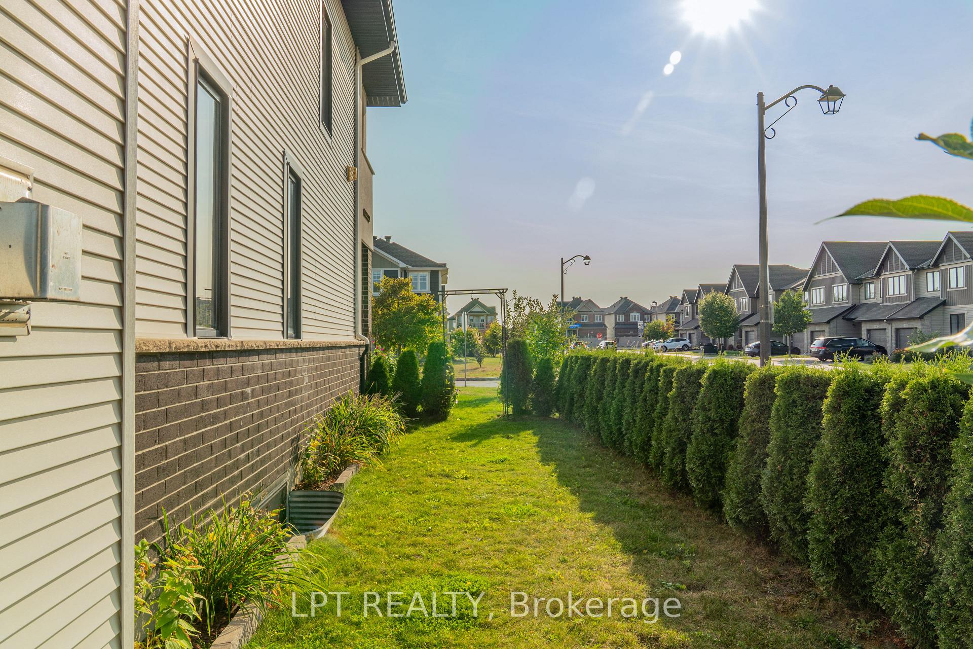 Photo 5 of 410 Andalusian Crescent, Ottawa, Kanata - Emerald Meadows/Trailwest — HOMEH