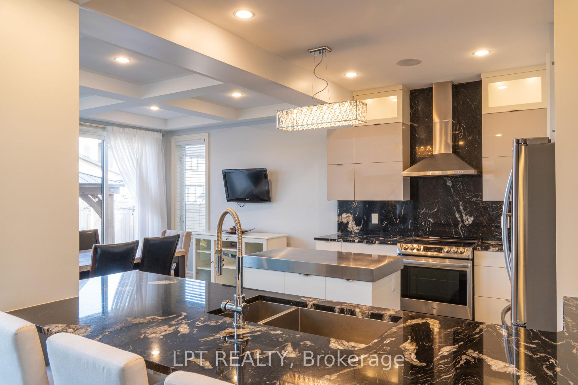 Photo 13 of 410 Andalusian Crescent, Ottawa, Kanata - Emerald Meadows/Trailwest — HOMEH