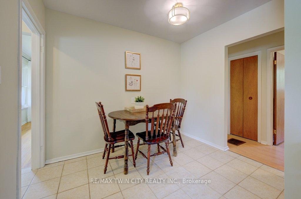 Photo 11 of 496 Franklin Street N, Kitchener — HOMEH