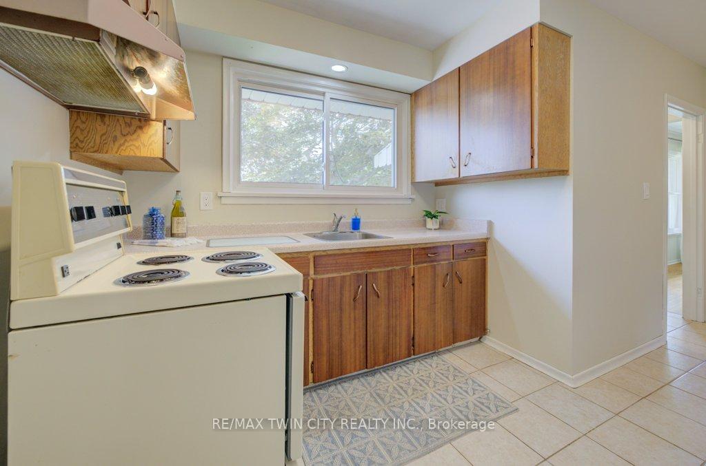 Photo 13 of 496 Franklin Street N, Kitchener — HOMEH