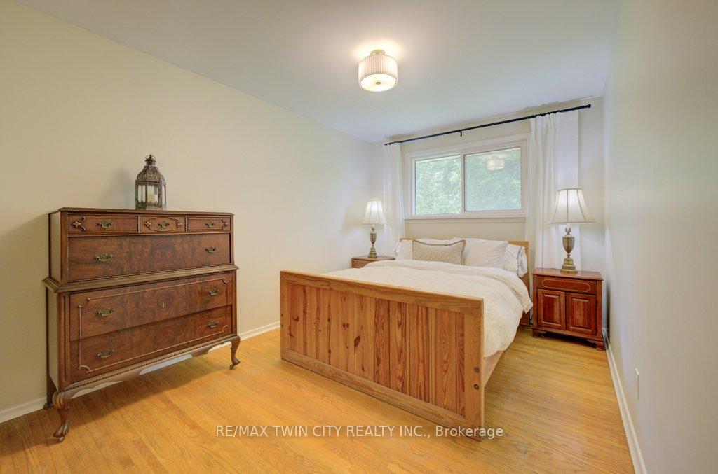 Photo 17 of 496 Franklin Street N, Kitchener — HOMEH