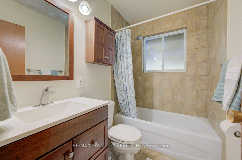 Photo 18 of 496 Franklin Street N, Kitchener — HOMEH