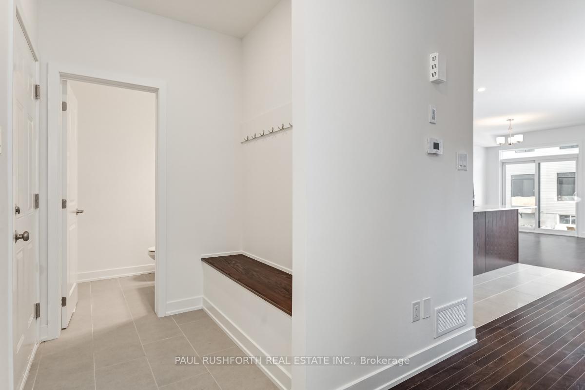 Photo 20 of 23 Mendoza Way, Ottawa, Kanata - Emerald Meadows/Trailwest — HOMEH
