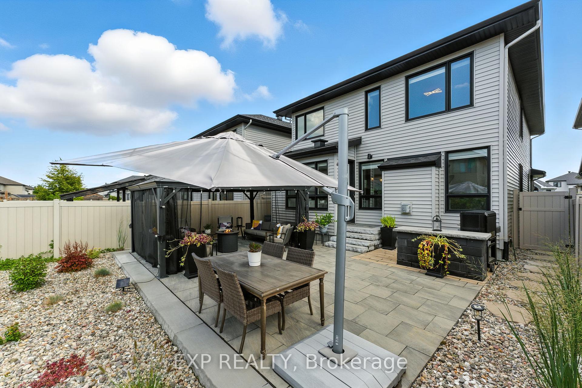 Photo 4 of 68 Palfrey Way, Ottawa, Kanata - Emerald Meadows/Trailwest — HOMEH