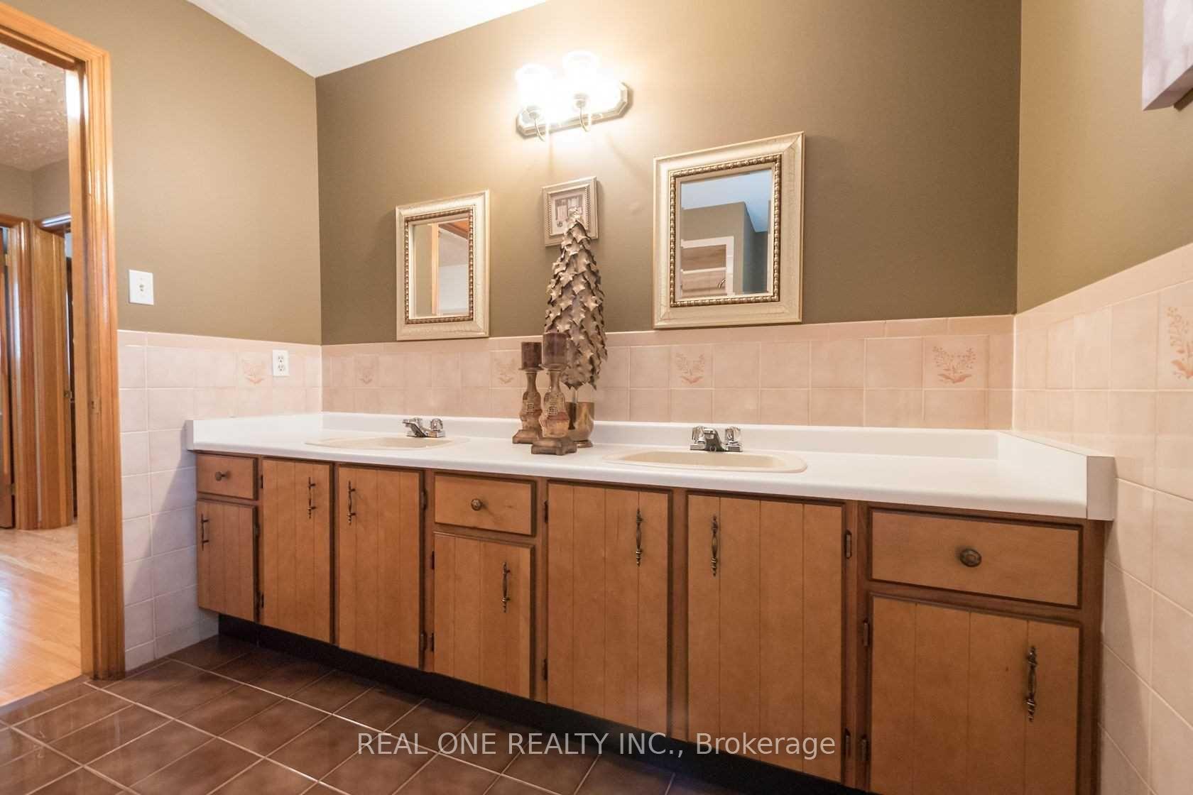 Photo 11 of Unit Main, 71 Morgan Road, Hamilton, Gilbert — HOMEH