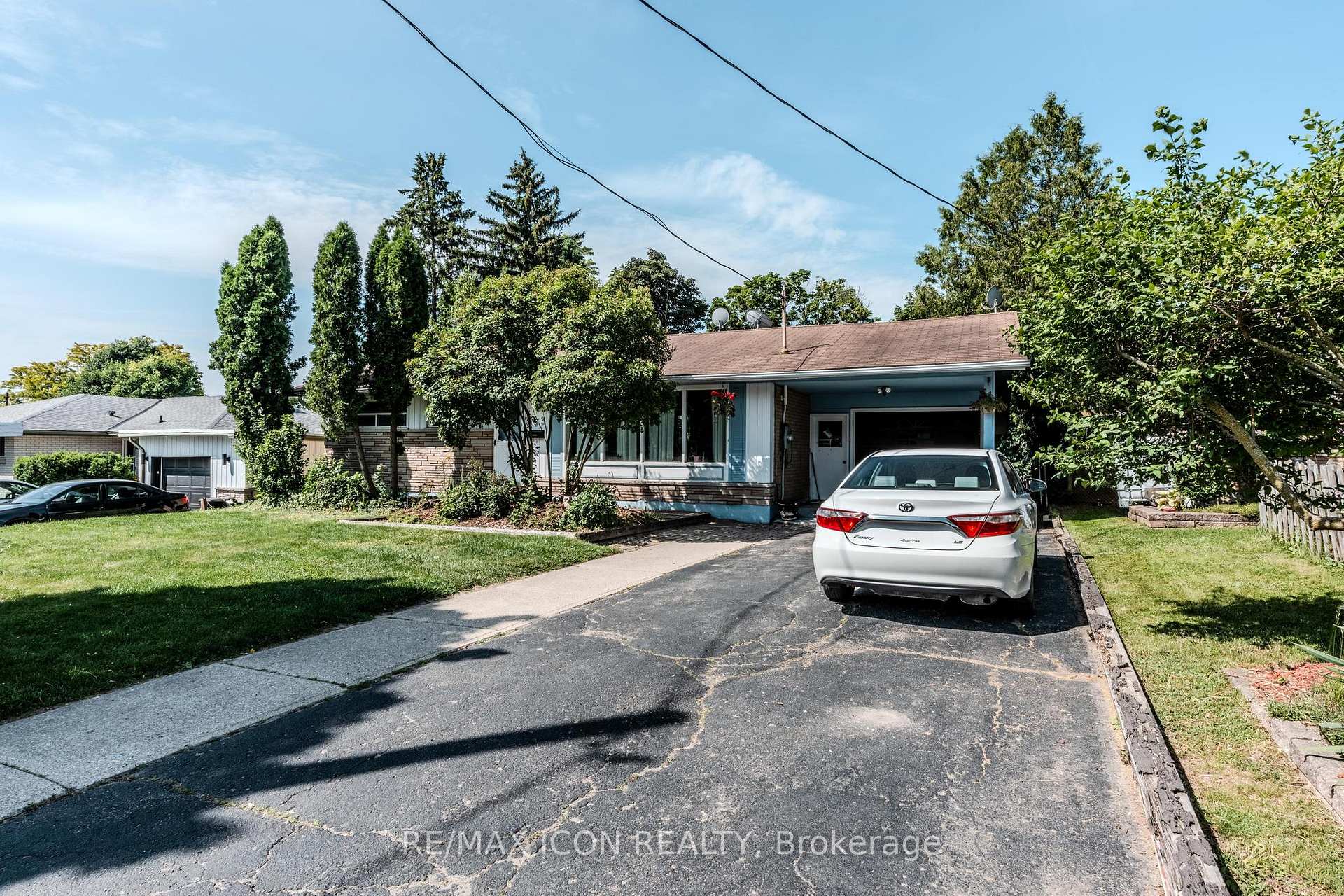 Photo 3 of 173 Westmount Road E, Kitchener — HOMEH
