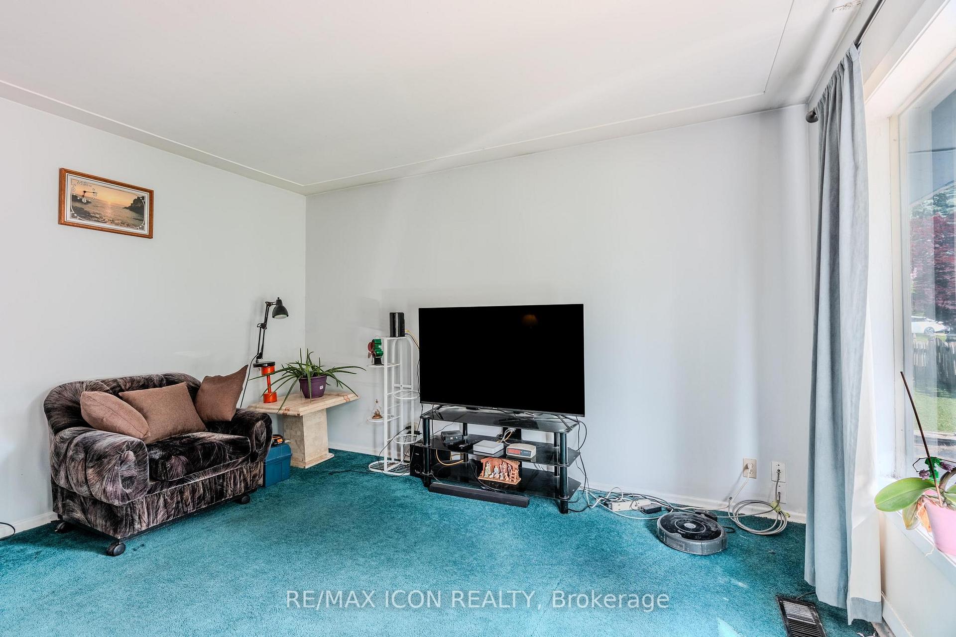 Photo 8 of 173 Westmount Road E, Kitchener — HOMEH