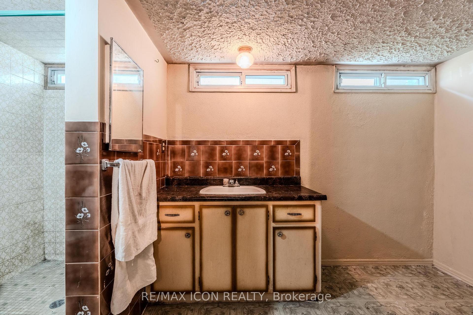 Photo 21 of 173 Westmount Road E, Kitchener — HOMEH