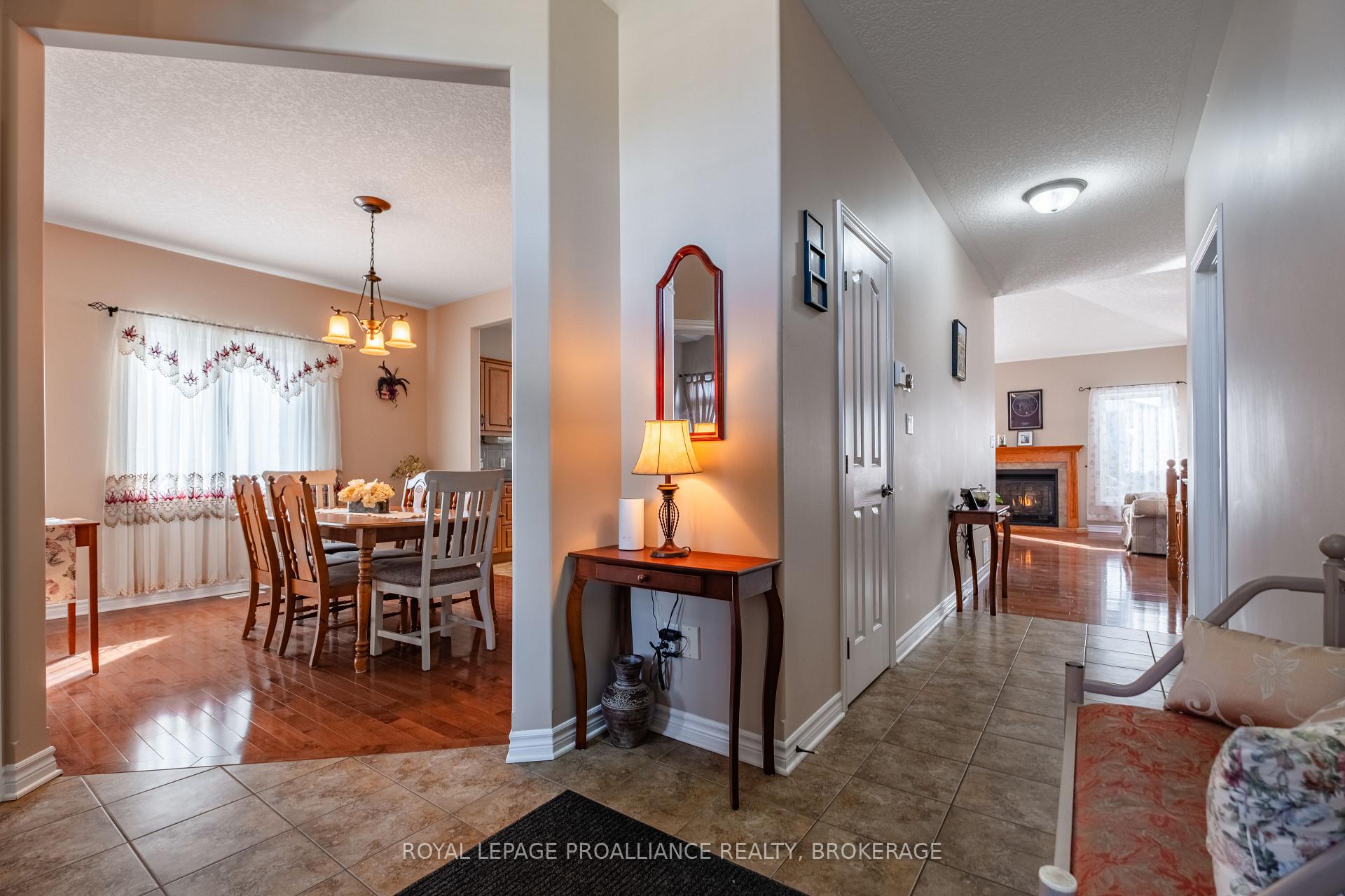 Photo 4 of 226 Rose Abbey Drive, Kingston, Kingston East (Incl Barret Crt) — HOMEH