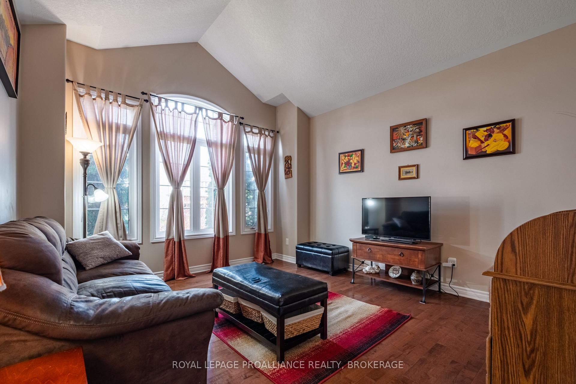 Photo 6 of 226 Rose Abbey Drive, Kingston, Kingston East (Incl Barret Crt) — HOMEH