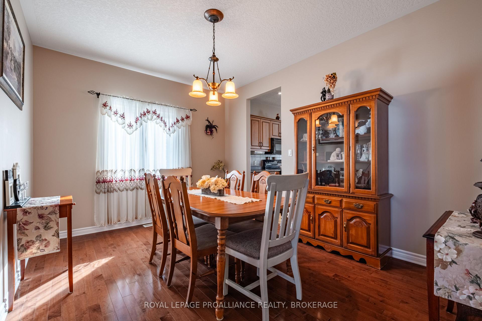 Photo 8 of 226 Rose Abbey Drive, Kingston, Kingston East (Incl Barret Crt) — HOMEH