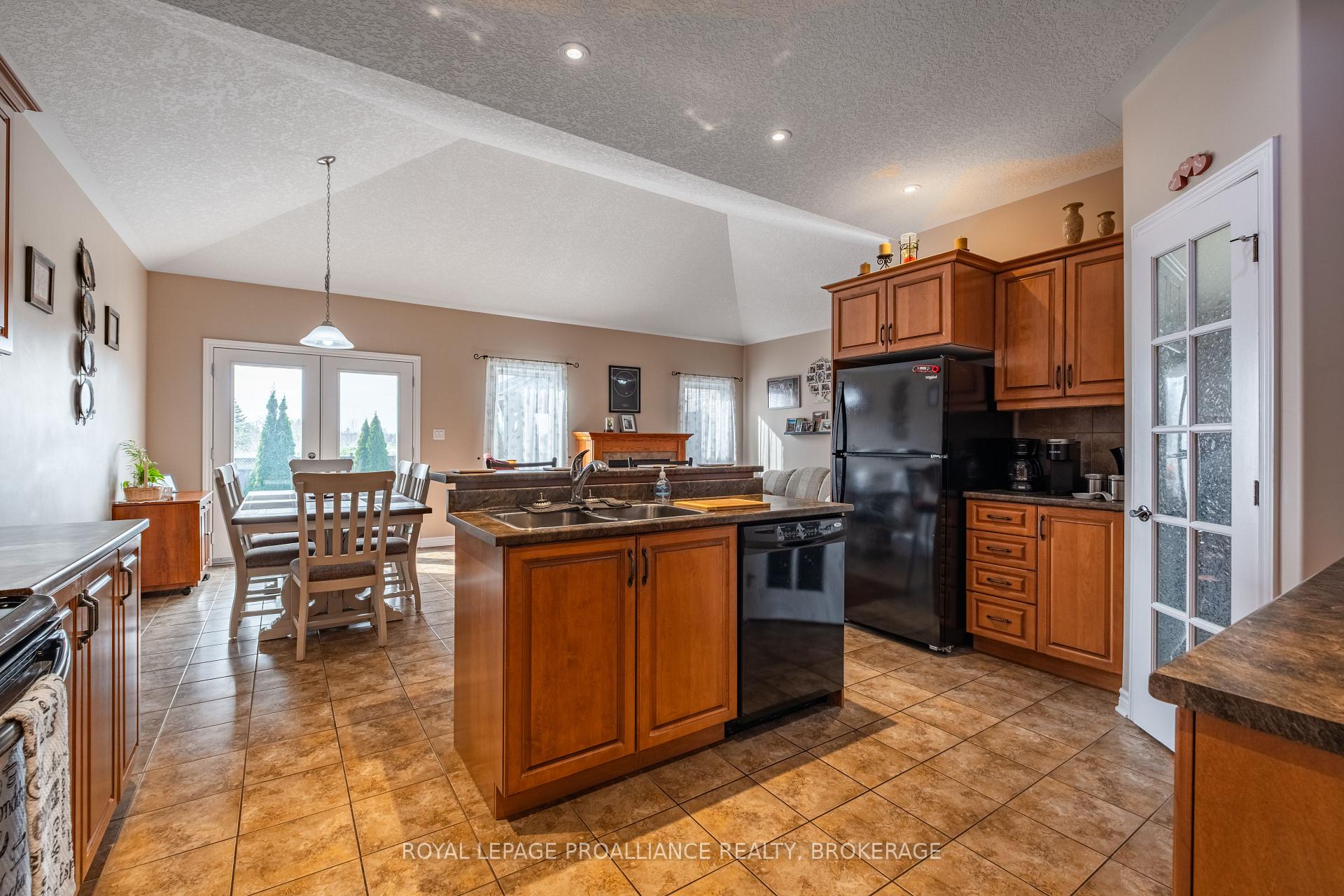 Photo 10 of 226 Rose Abbey Drive, Kingston, Kingston East (Incl Barret Crt) — HOMEH
