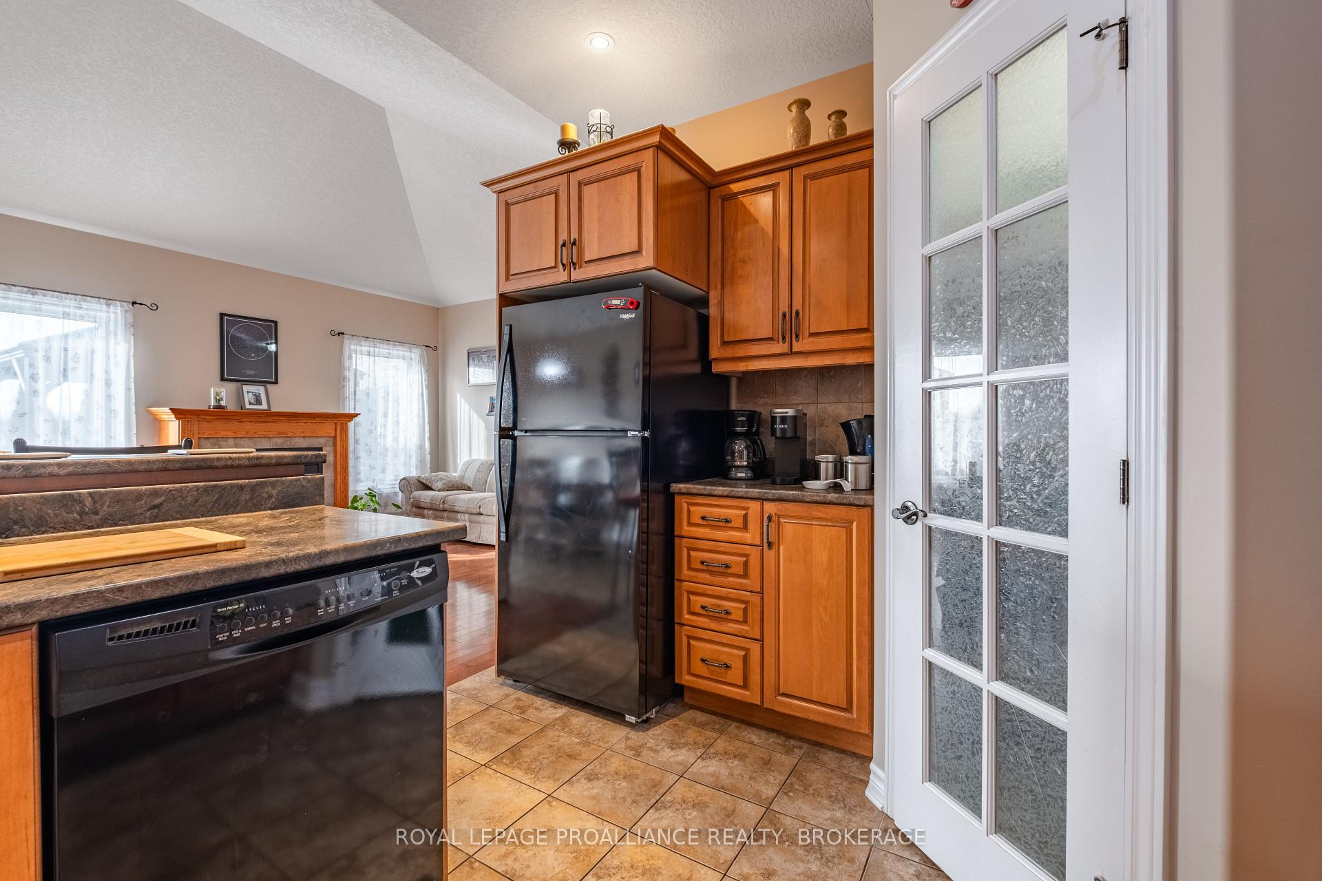 Photo 11 of 226 Rose Abbey Drive, Kingston, Kingston East (Incl Barret Crt) — HOMEH