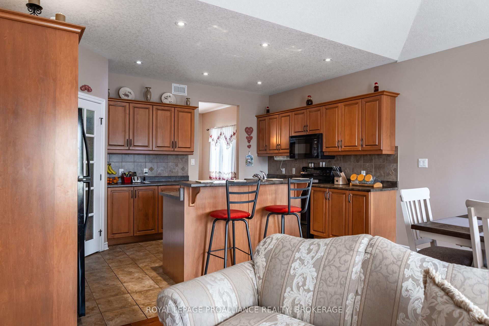 Photo 13 of 226 Rose Abbey Drive, Kingston, Kingston East (Incl Barret Crt) — HOMEH