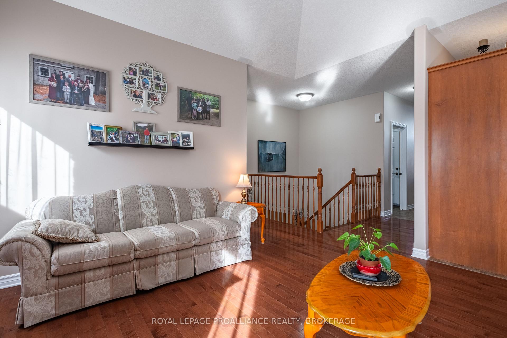 Photo 16 of 226 Rose Abbey Drive, Kingston, Kingston East (Incl Barret Crt) — HOMEH