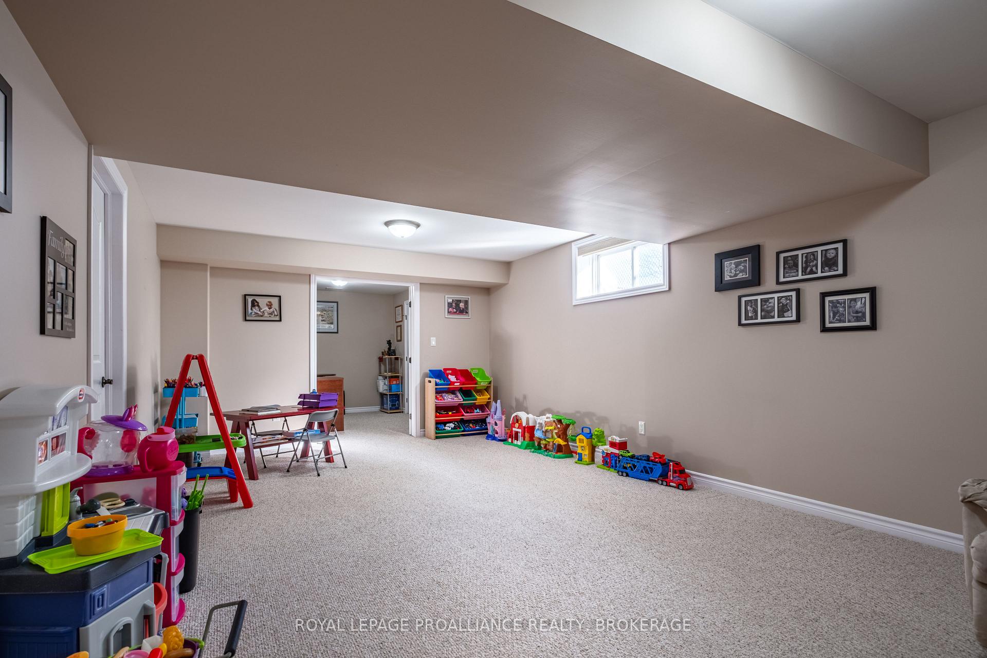 Photo 26 of 226 Rose Abbey Drive, Kingston, Kingston East (Incl Barret Crt) — HOMEH