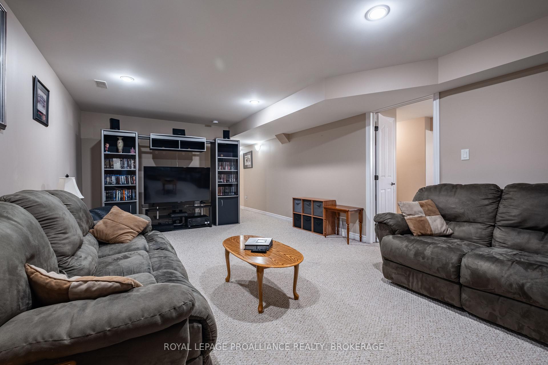 Photo 32 of 226 Rose Abbey Drive, Kingston, Kingston East (Incl Barret Crt) — HOMEH
