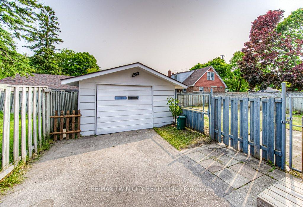 Photo 6 of 1138 Weber Street E, Kitchener — HOMEH