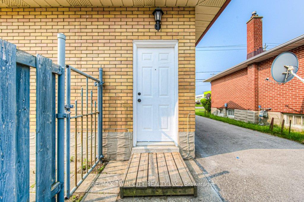 Photo 7 of 1138 Weber Street E, Kitchener — HOMEH