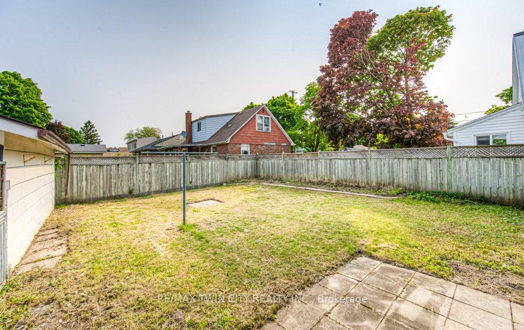 Photo 8 of 1138 Weber Street E, Kitchener — HOMEH