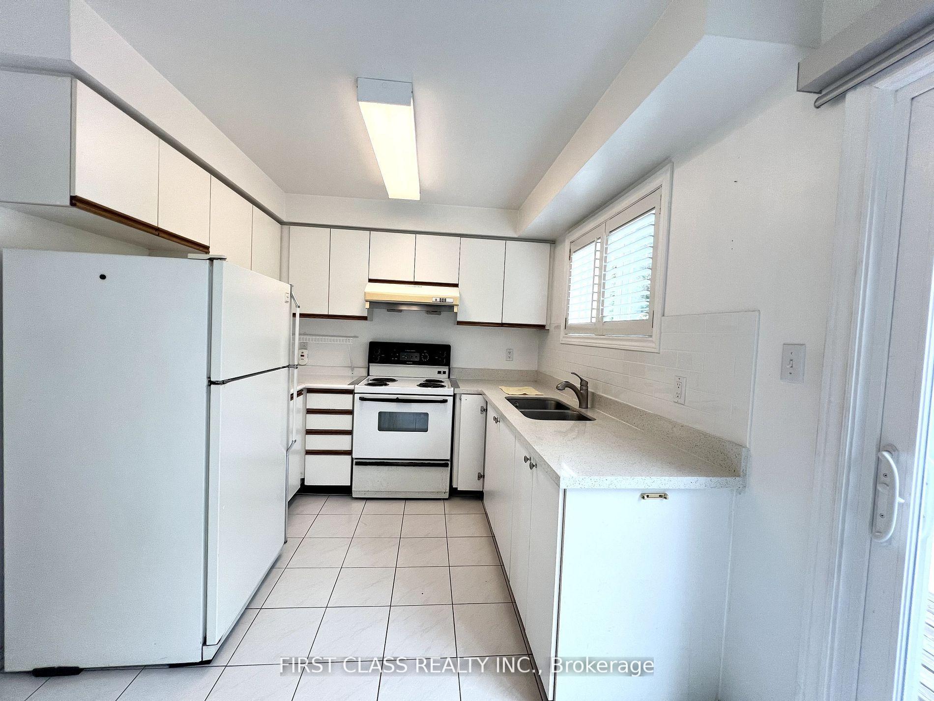 Photo 2 of 15 Rachel Crescent, Markham, Cachet — HOMEH
