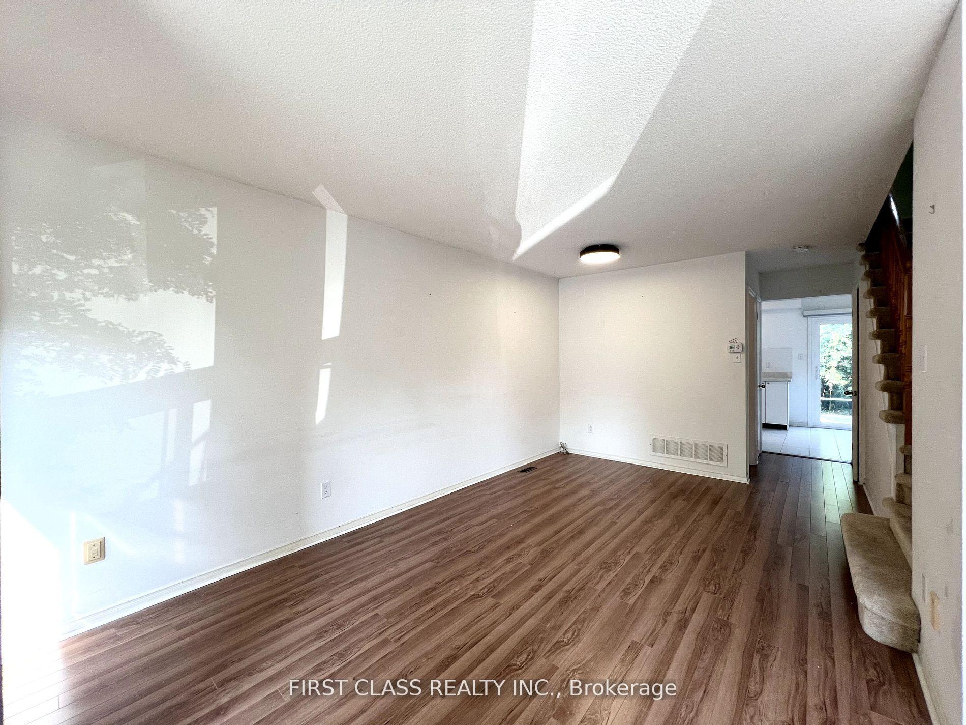 Photo 9 of 15 Rachel Crescent, Markham, Cachet — HOMEH