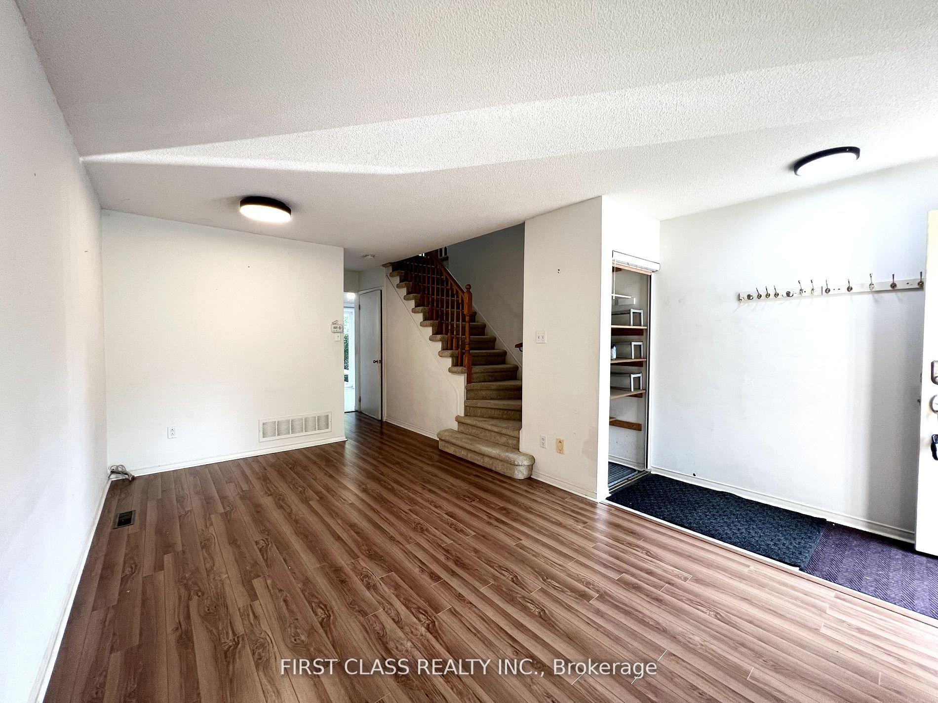 Photo 10 of 15 Rachel Crescent, Markham, Cachet — HOMEH