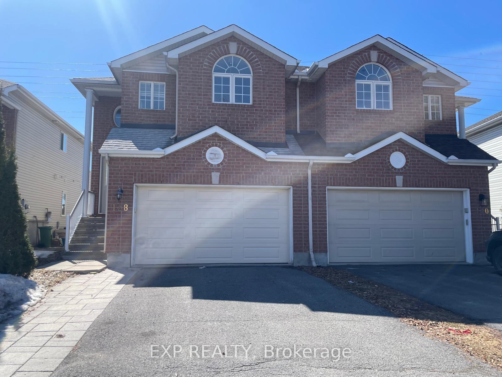 Photo 2 of 128 Castle Glen Crescent, Ottawa, Kanata - Glencairn/Hazeldean — HOMEH