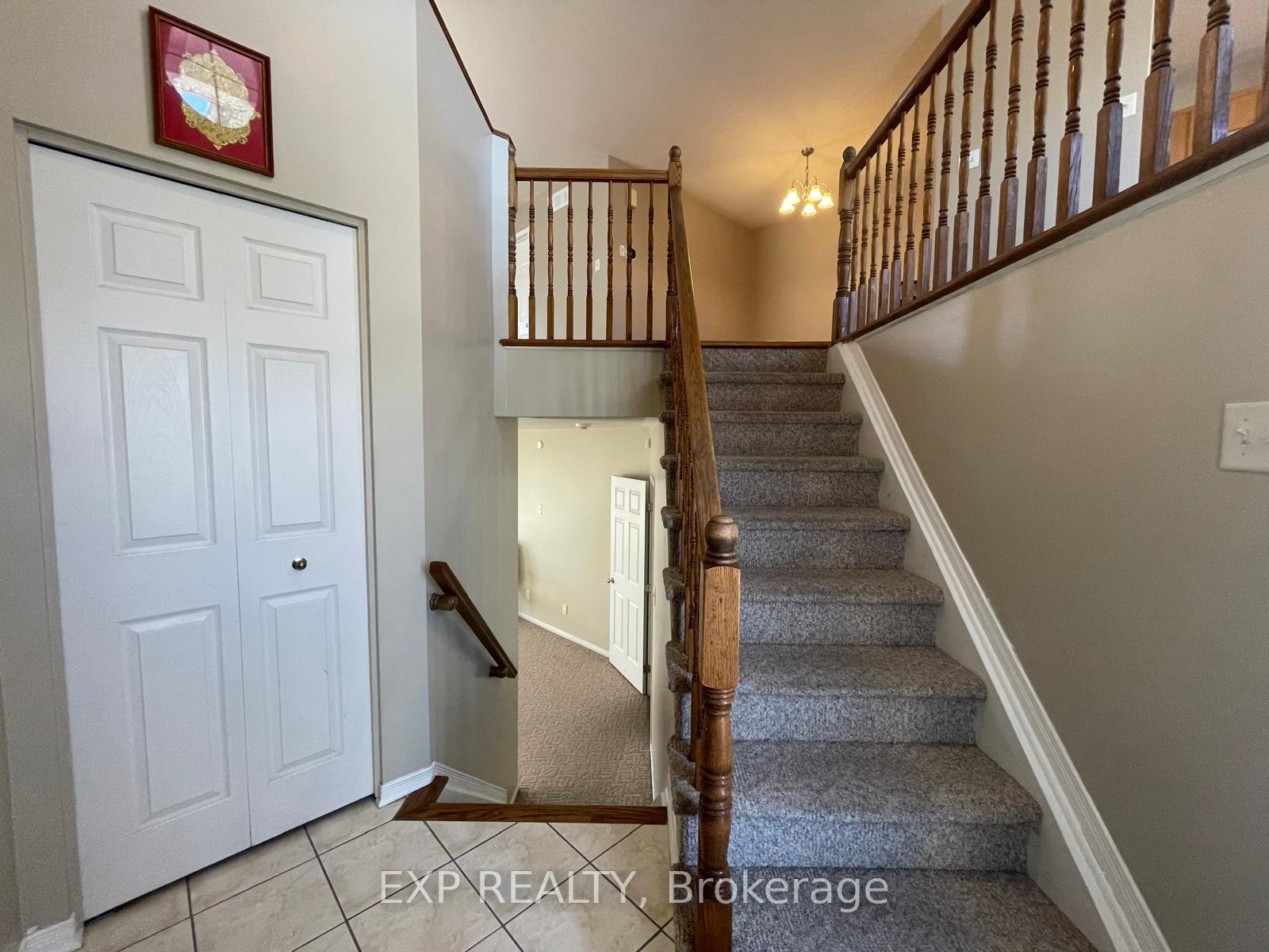 Photo 4 of 128 Castle Glen Crescent, Ottawa, Kanata - Glencairn/Hazeldean — HOMEH
