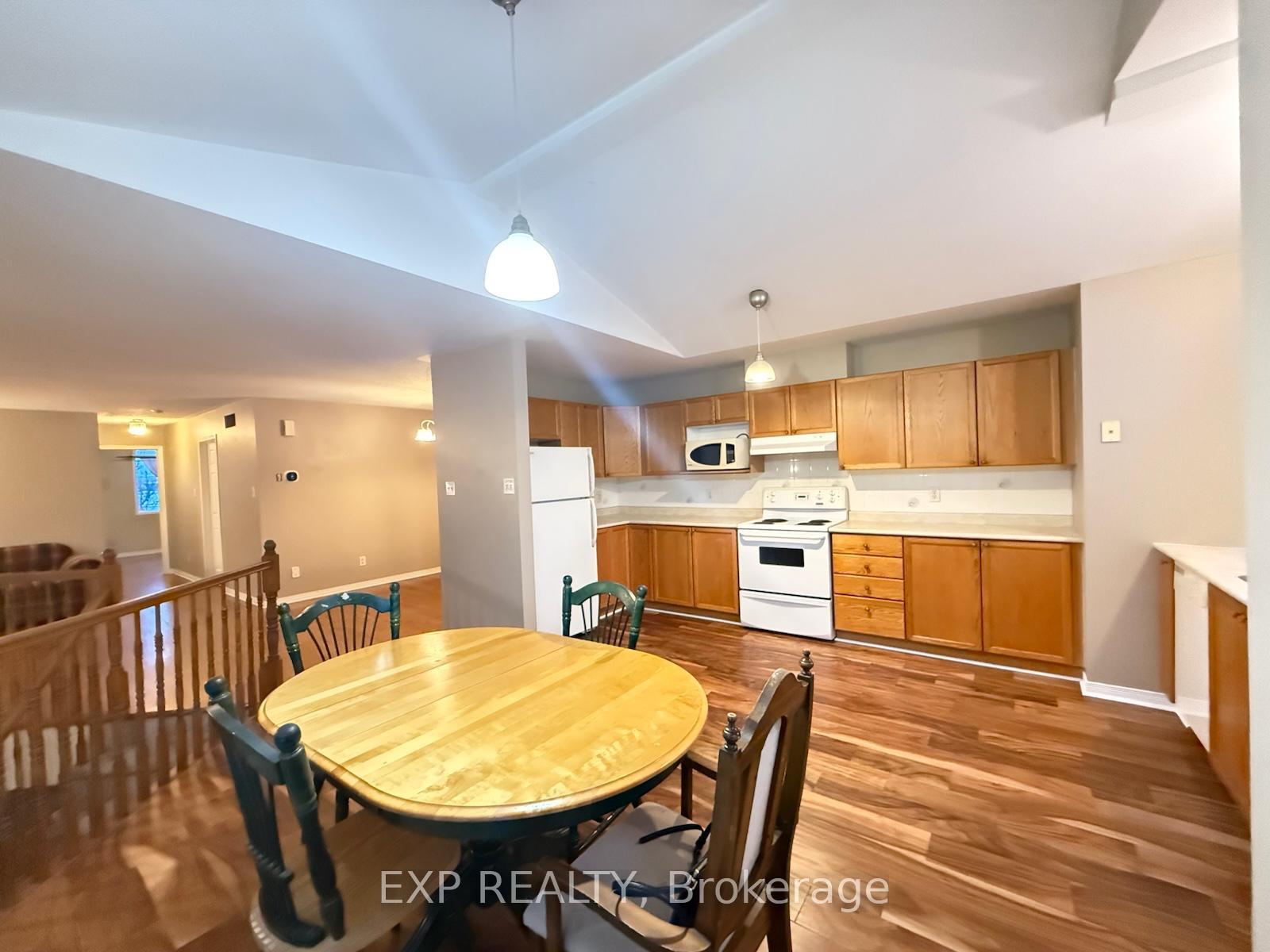 Photo 8 of 128 Castle Glen Crescent, Ottawa, Kanata - Glencairn/Hazeldean — HOMEH