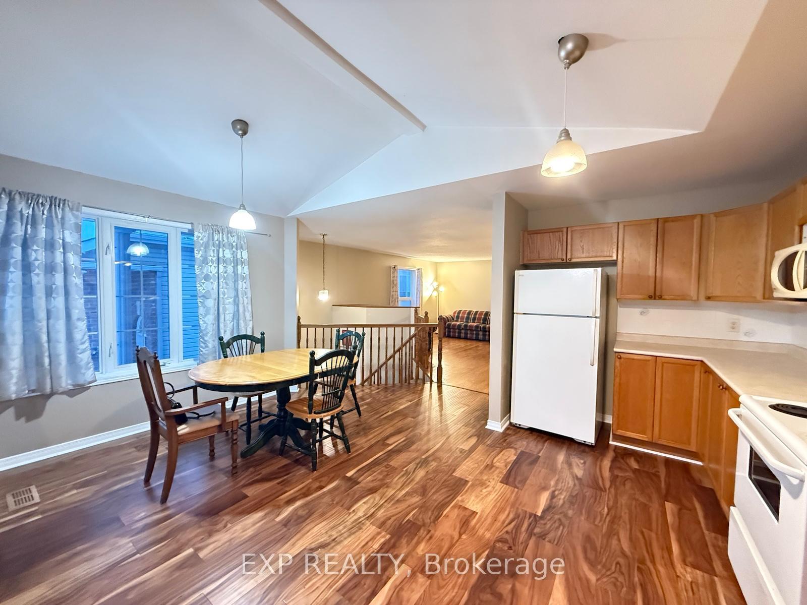 Photo 9 of 128 Castle Glen Crescent, Ottawa, Kanata - Glencairn/Hazeldean — HOMEH