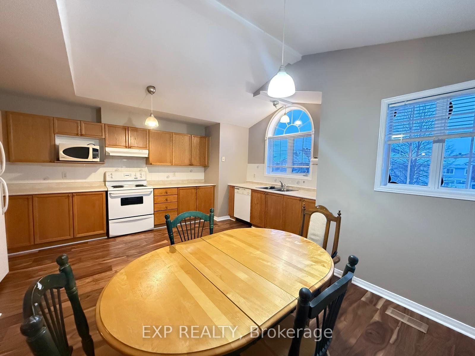 Photo 12 of 128 Castle Glen Crescent, Ottawa, Kanata - Glencairn/Hazeldean — HOMEH