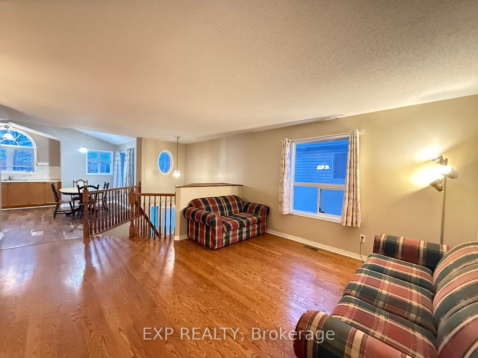 Photo 15 of 128 Castle Glen Crescent, Ottawa, Kanata - Glencairn/Hazeldean — HOMEH
