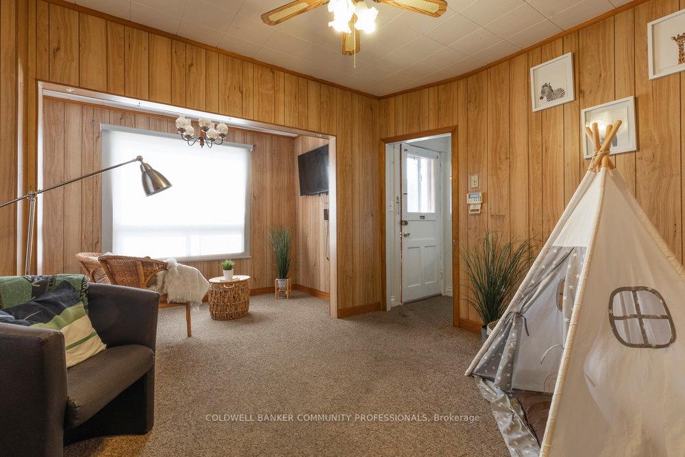 Photo 4 of 233 Glendale Avenue N, Hamilton, Crown Point — HOMEH