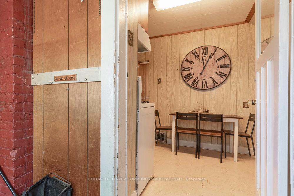 Photo 18 of 233 Glendale Avenue N, Hamilton, Crown Point — HOMEH