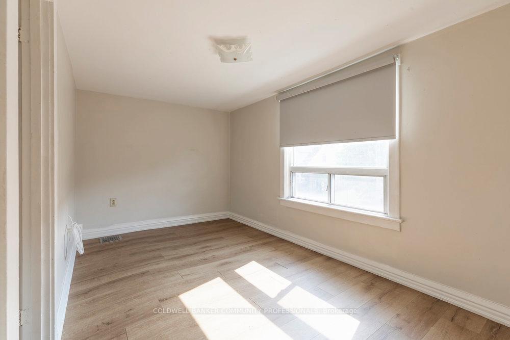 Photo 20 of 233 Glendale Avenue N, Hamilton, Crown Point — HOMEH