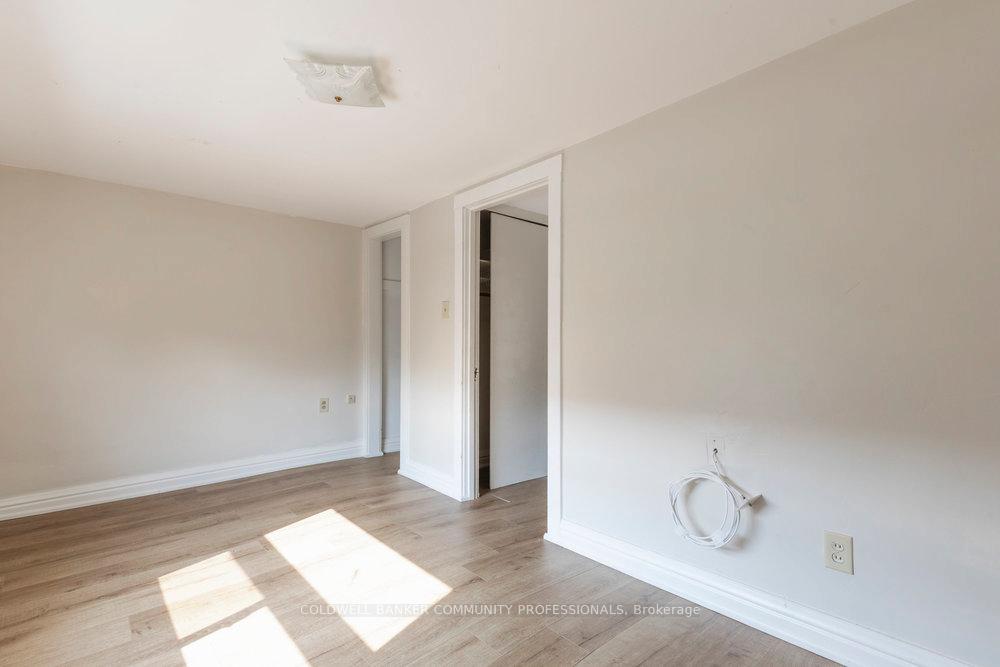 Photo 22 of 233 Glendale Avenue N, Hamilton, Crown Point — HOMEH