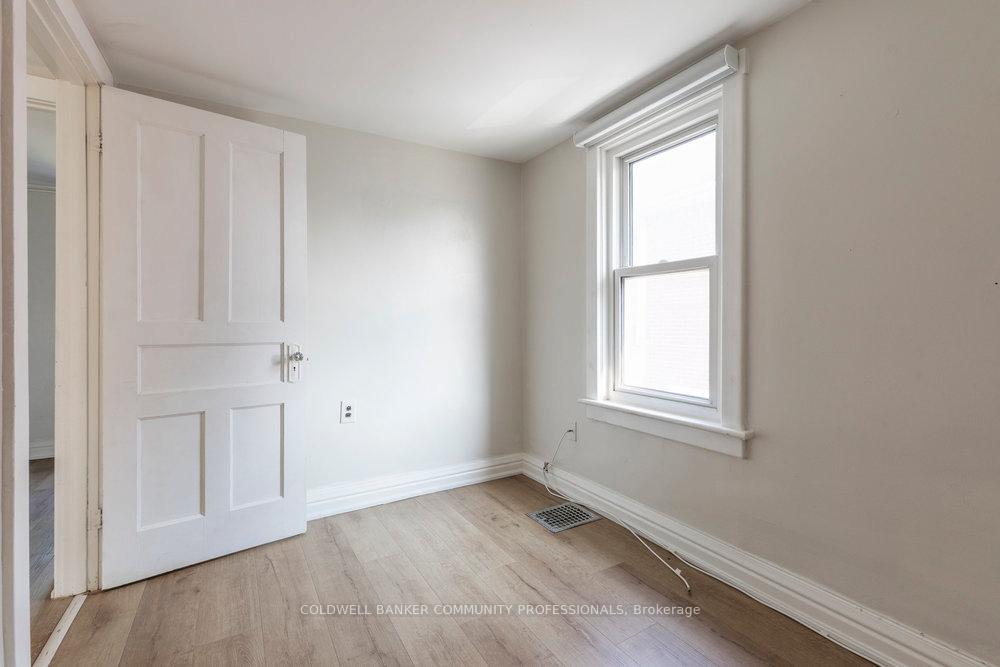 Photo 24 of 233 Glendale Avenue N, Hamilton, Crown Point — HOMEH