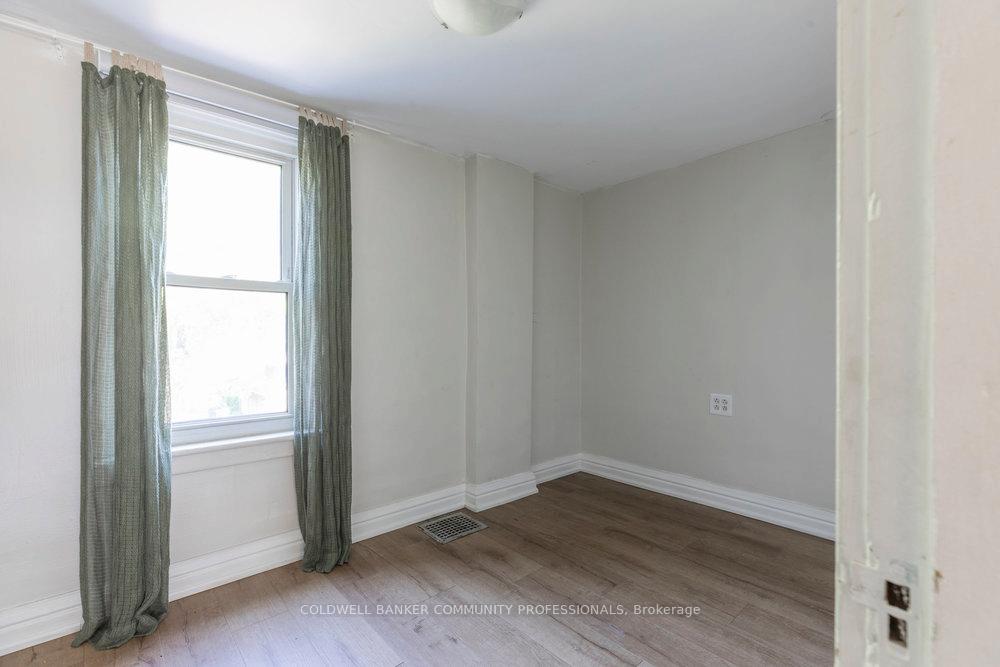 Photo 25 of 233 Glendale Avenue N, Hamilton, Crown Point — HOMEH
