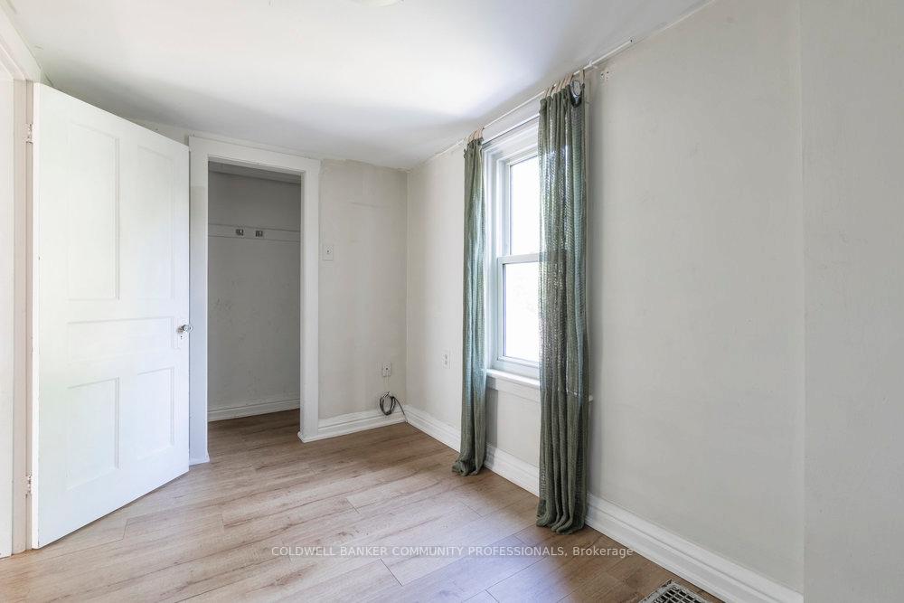 Photo 26 of 233 Glendale Avenue N, Hamilton, Crown Point — HOMEH