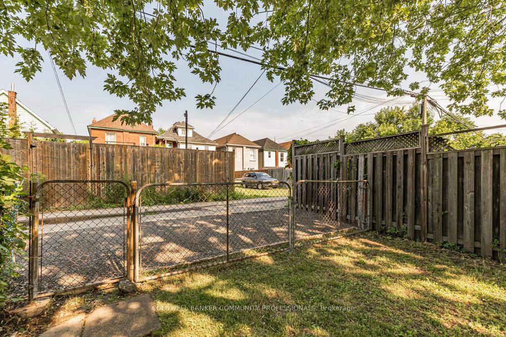 Photo 32 of 233 Glendale Avenue N, Hamilton, Crown Point — HOMEH