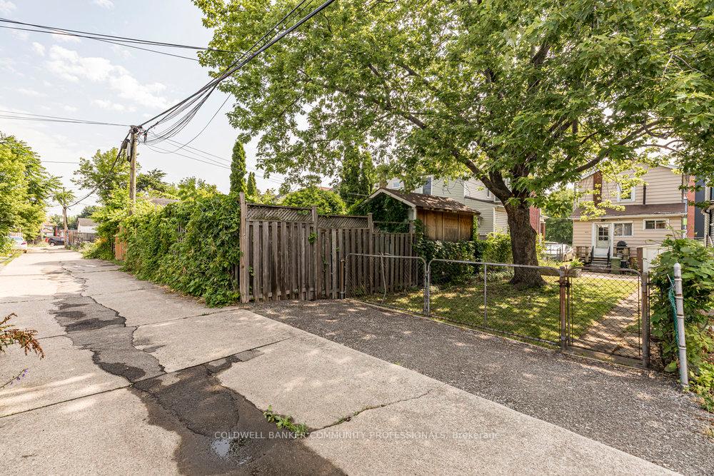 Photo 40 of 233 Glendale Avenue N, Hamilton, Crown Point — HOMEH