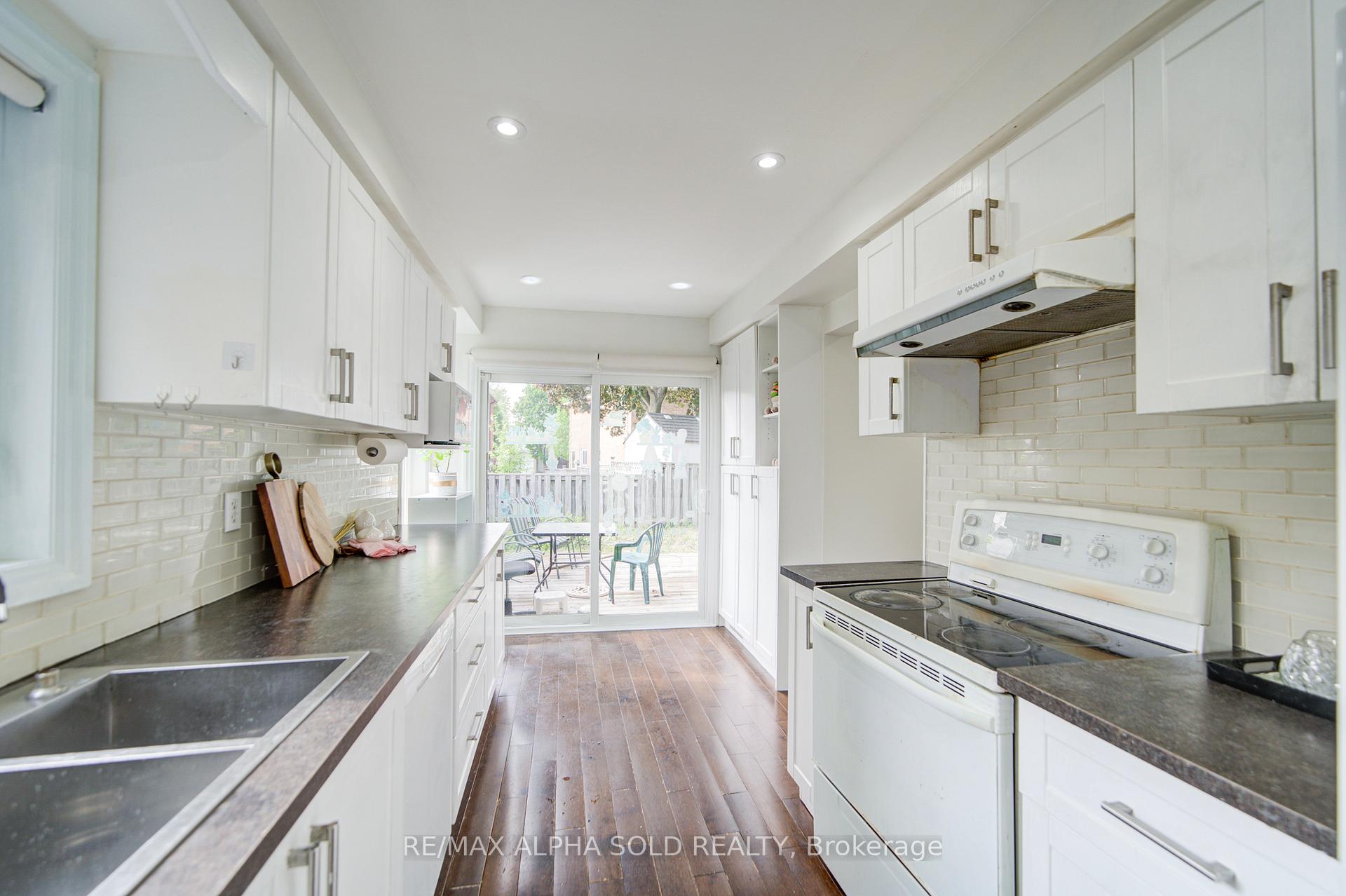 Photo 21 of 14 Miley Drive, Markham, Markville — HOMEH