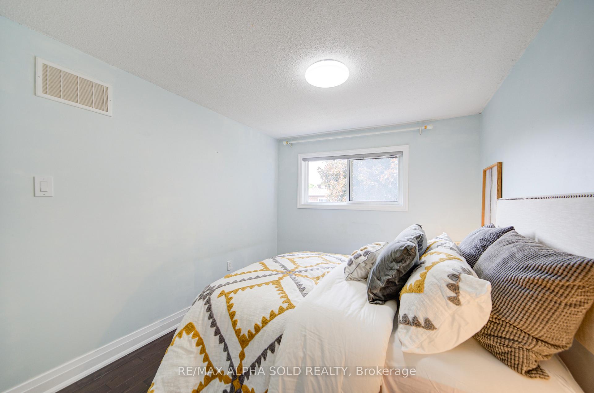 Photo 37 of 14 Miley Drive, Markham, Markville — HOMEH