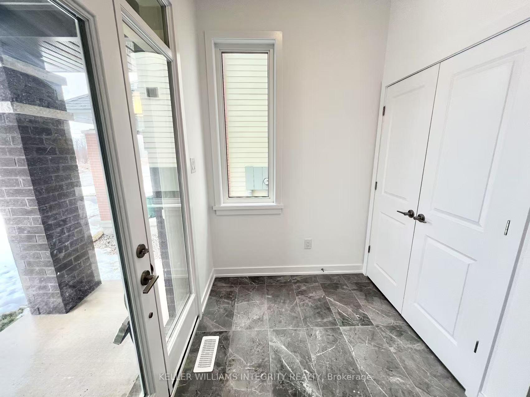 Photo 4 of 1060 Kitigan Grove, Ottawa, Kanata - Kanata Lakes/Heritage Hills — HOMEH