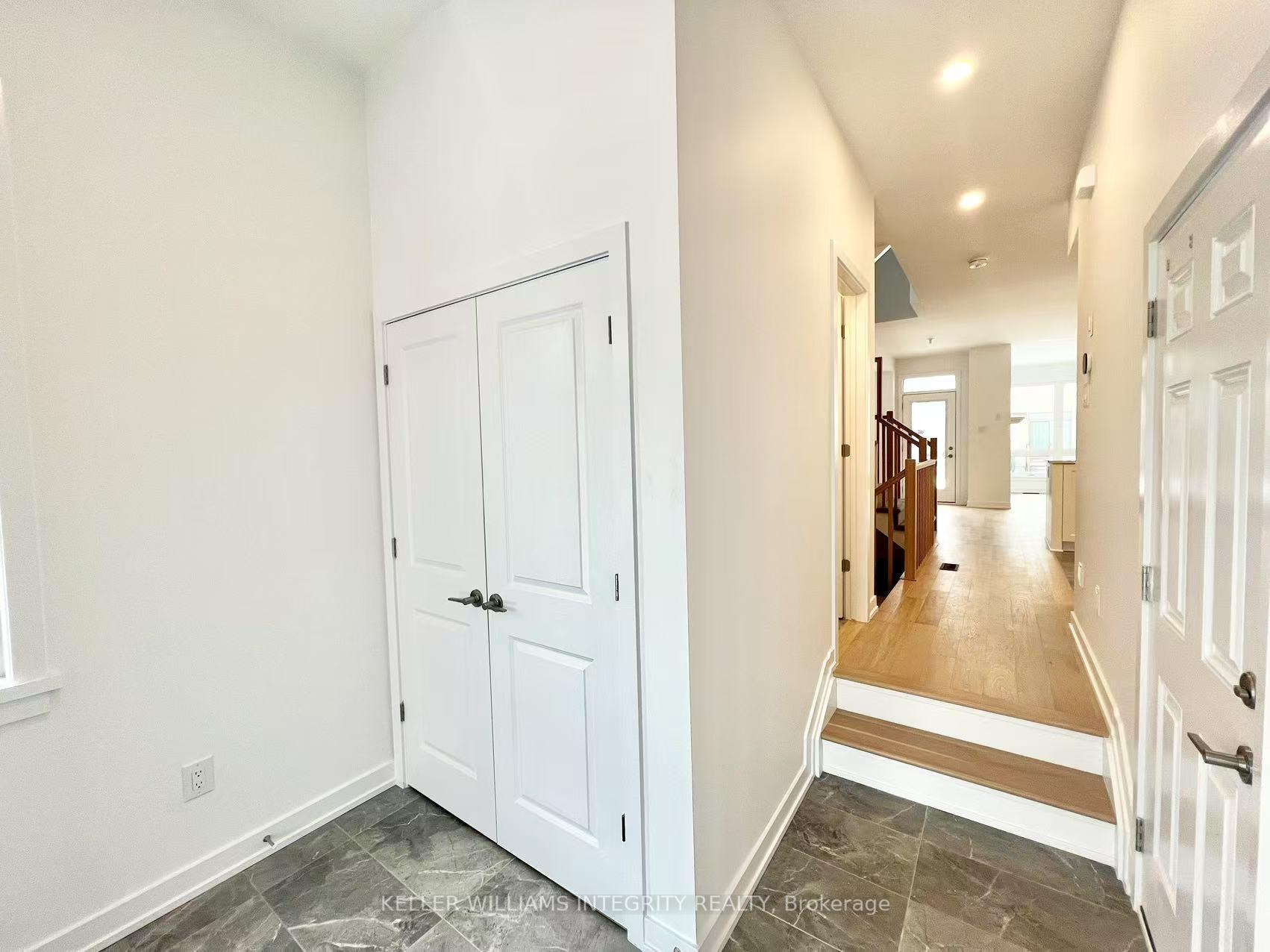 Photo 5 of 1060 Kitigan Grove, Ottawa, Kanata - Kanata Lakes/Heritage Hills — HOMEH
