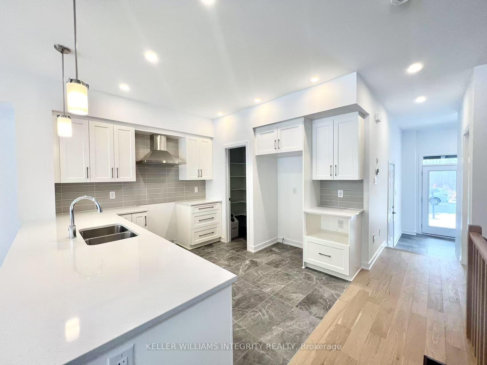 Photo 10 of 1060 Kitigan Grove, Ottawa, Kanata - Kanata Lakes/Heritage Hills — HOMEH